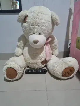 Boneka besar me to you
