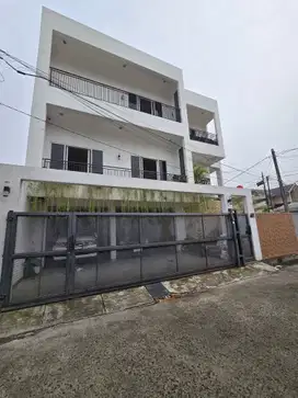 TURUN HARGA Rumah Modern Tropis Dalam kompleks Di Jatibening Bekasi Ja