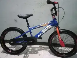 Dijual sepeda BMX ATLANTIS masih bagus ban masih tebal tinggal pakai