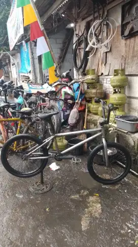SEPEDA BMX MONGOOSE ARTICLE