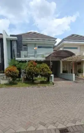 Dijual rumah 2 lantai desain minimalis