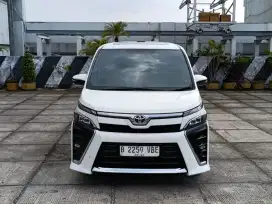 TOYOTA VOXY 2.0 AT 2019/KM48RB/PAJAK 7-2026