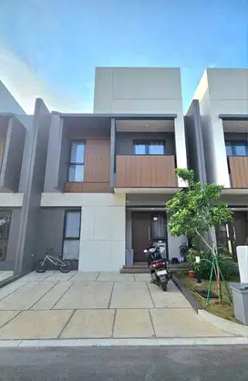 Rumah Rapi Siap Huni di Cluster Regia, Summarecon Crown Gading, Bekasi