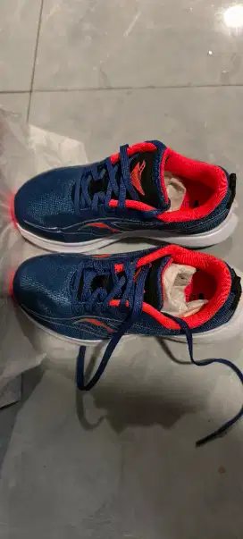 Sale! Brand New In Box Original Saucony Kinvara 13 Sapphire Red size28