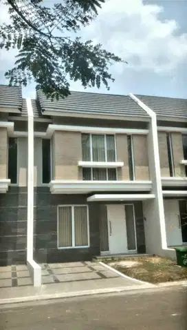 Rumah Di Citraland Cibubur - Depan Rumah Taman