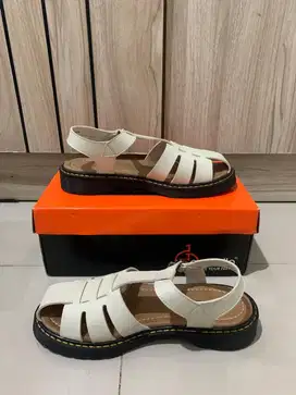 Sepatu sandal merk Donatello