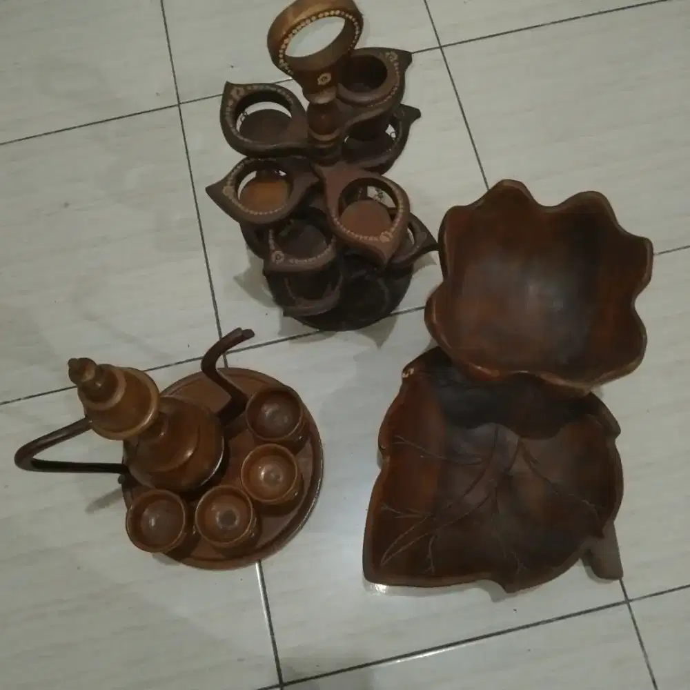 Hiasan meja dan lemari hias