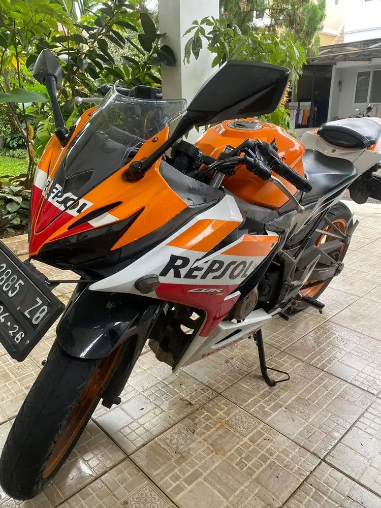 Honda CBR 150R Repsol Edition – Kondisi Terawat