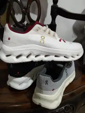 SEPATU ON COULD (OC) Swiss Engineering