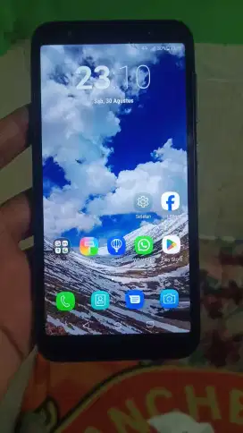 Asus Zenfone Live L1 4G 2/16 layar 5.5 inchi normal