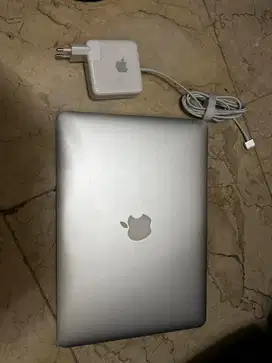 Macbook Air 2017 13 inch 8 / 128 i5