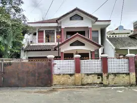 DI JUAL RUMAH BESAR  DLM KOMPLEK AKSES 2 MOBIL STRATEGIS DI CONDET