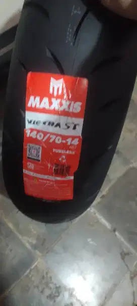Ban motor maxxis vietra ST 140/70-14 tubles