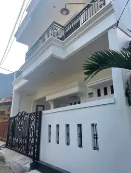 Disewakan rumah besar di galaxy kalimalang bekasi