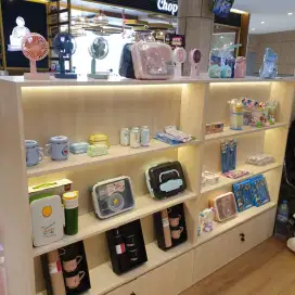 JUAL RAK EX PAMERAN SEPATU DAN ACCESORIES MURAH DAN BONUS MEJA