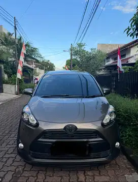*** BU - Toyota Sienta 1.5 V AT 2017 Kondisi Terawat dan Mulus * * *