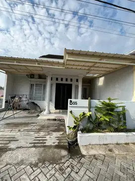 DISEWAKAN RUMAH CLUSTER SEMI FURNISH