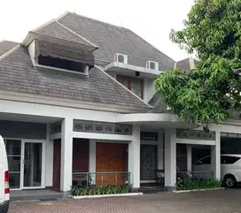 Dijual Rumah Mewah dan Elite di Sersan Bajuri Bandung, sudah SHM