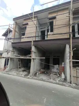 rumah siap huni pinggir jalan bisa buat usaha di kramat jati