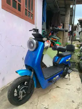 Sepeda listrik prostreet