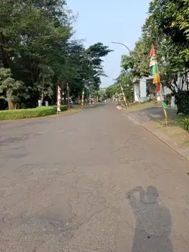 Dijual kavlung depan Taman di kota wisata cibubur