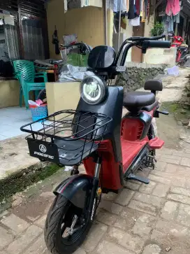 Sepeda listrik pacific premium