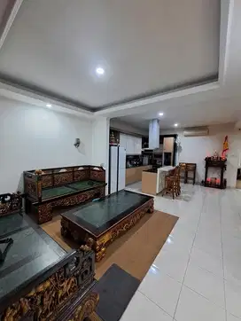 Rumah siap huni, Renovasi, Barat Daya, 2LT, di Cluster Castila BSD