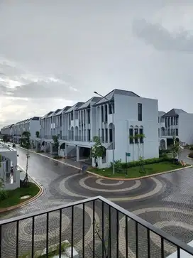 Rumah mewah Full Furnished cluster Aether Green Wich Park BSD