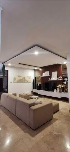 Dijual Rumah Taman Kedoya Baru, Jakbar 4+1BR Furnish Luas Tanah 300m2