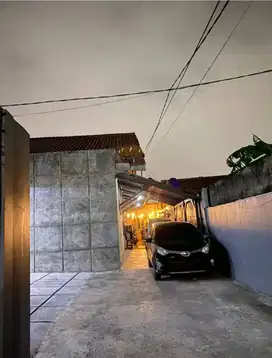RUMAH BAGUS 1,5LT PINGGIR JALAN 2 MBL LINGKUNGAN TENANG NYAMAN CONDET