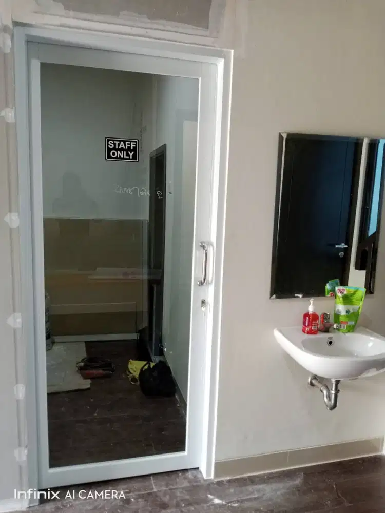 Kusen Aluminium + Pintu  Untuk Kantor + Sekat Partisi Gypsum + plafon