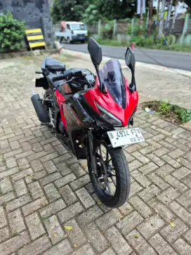 Dijual Honda CBR 150R ABS tahun 2019 surat lengkap