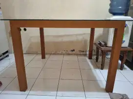 1 set meja makan dan bangku