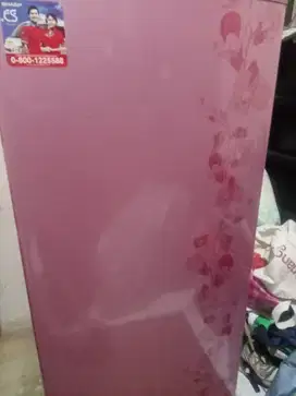 Dijual kulkas SJ M 180 d belum pernah digunakan masih baru harga ok