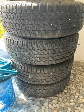 Ban Bridgestone Dueler HT 215 70 15