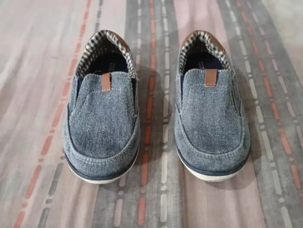 Sepatu Anak Merk Cole Warna Biru Jeans Ukuran 28