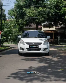 CASH TERMURAH SUZUKI SWIFT 1.4 GX MT 2013 MAMUAL PUTIH MOBCARS