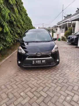 Toyota Sienta V MT 2016