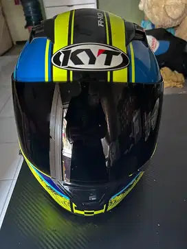 Helm kyt r10 hijau