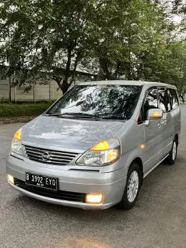Jual mobil nisan serena