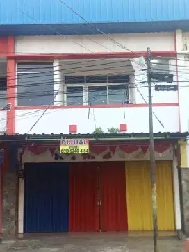 Ruko 1 ½ lantai Di Kawasan Pusat Bisnis - Terbaik untuk Masa Depan!