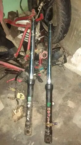 shock depan r15
