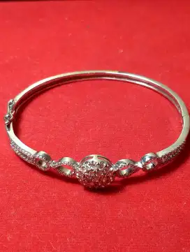 Diamond bracelet wanita