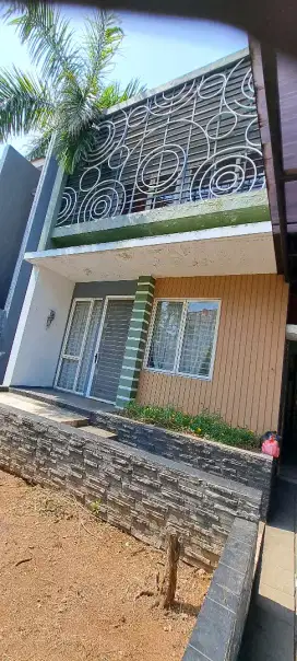 Rumah Di Sewa / Di Jual Lokasi Strategis Bebas Banjir