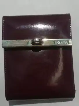 Dompet Merek : Prada