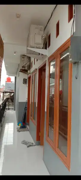 Kontrakan Atas Ber AC