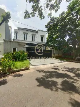 Rumah Brandnew Dengan Kolam Renang  Di Kawasan Elit Pondok Indah