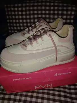 Preloved sneakers PVN MERAH MUDA