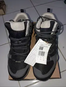 Sepatu  Adidas Terrex Swift R2
