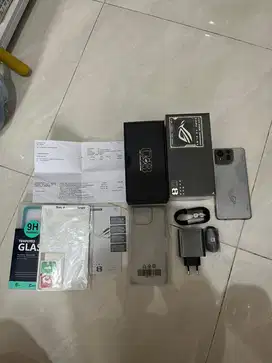 ROG Phone 8 12/256 Garansi Resmi Panjang 2026